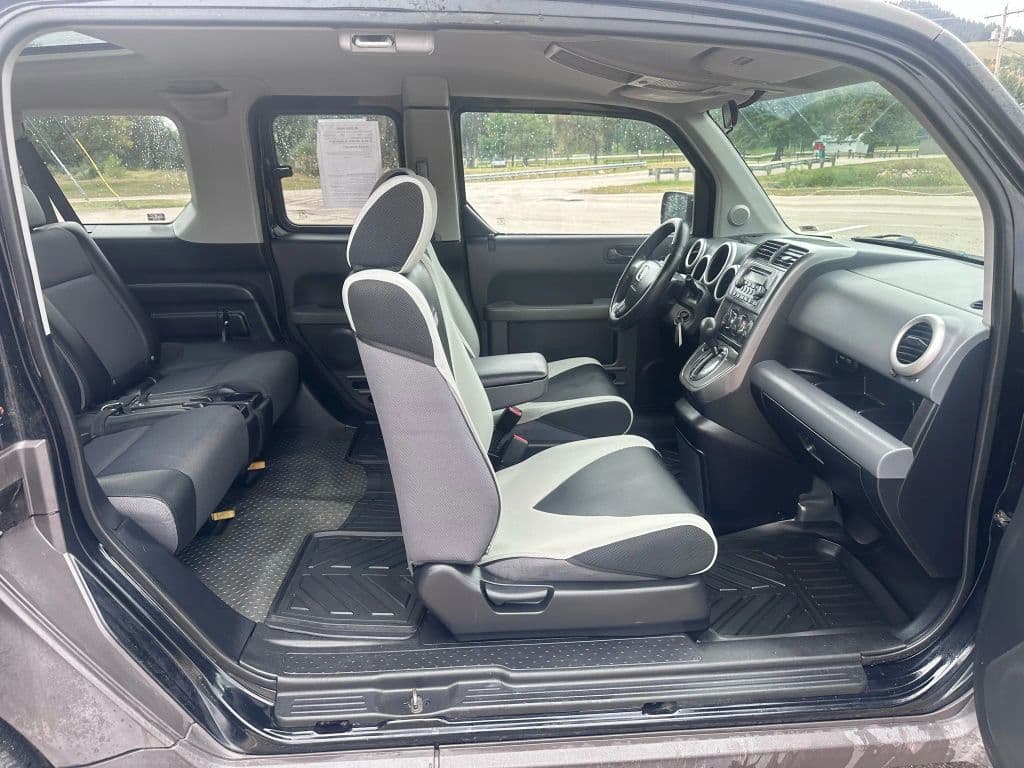 Vehicle image 18
